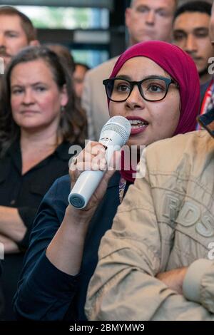 Il Segretario Pompeo si impegna con lo staff e le famiglie dell'Ambasciata degli Stati Uniti Rabat in Marocco il 5 dicembre 2019, nell'ambito di una visita diplomatica per rafforzare le relazioni con il Marocco. Foto Stock