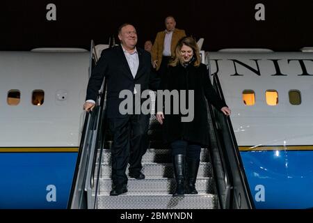 Il Segretario Pompeo arriva a San Jose, il Segretario di Stato del CA Michael R. Pompeo e sua moglie, Susan Pompeo, arrivano a San Jose, CA il 12 gennaio 2020. Foto Stock