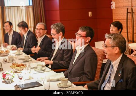 Il 7 luglio 2018, il Segretario di Stato degli Stati Uniti Michael Pompeo ha incontrato il ministro degli Esteri giapponese Taro Kono a Tokyo per discutere le questioni diplomatiche e di sicurezza tra Stati Uniti e Giappone. Foto Stock