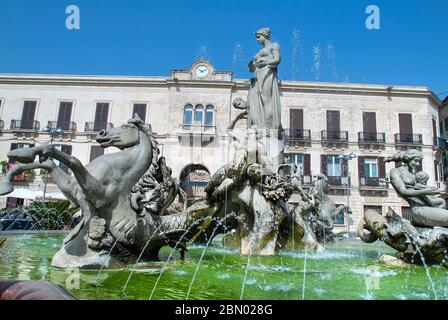 Fontana di Diana o Artemide, Piazza Archimede, Siracusa, Sicilia, Italia Foto Stock