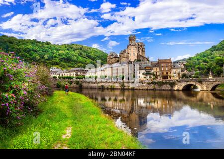 Viaggi e turismo in Francia. Estaing - uno dei villaggi più belli. Aveyron dipartimento, fiume Lot Foto Stock