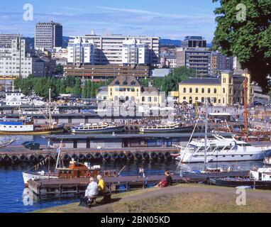 Vista del porto di Oslo e del lungomare dalla Fortezza di Akershus, Oslo, Regno di Norvegia Foto Stock