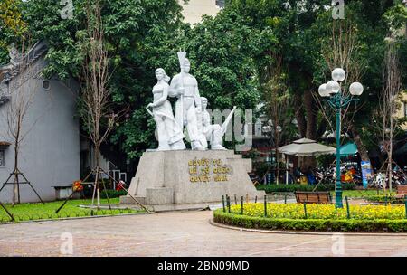 Il monumento dei Martiri, un monumento patriottico della guerra del Vietnam, vicino al lago Hoan Kiem, nel centro di Hanoi, nel nord del Vietnam, nel sud-est asiatico Foto Stock