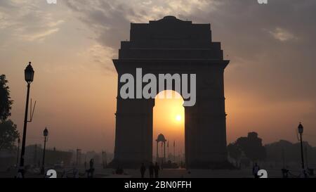 ampio colpo di india cancello all'alba a nuova delhi Foto Stock