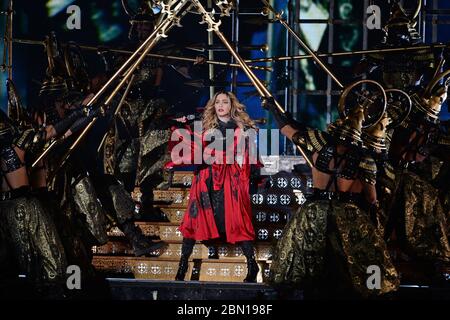 Miami, Stati Uniti d'America. 23 gennaio 2016. MIAMI, FL - GENNAIO 23: Madonna è vista esibirsi sul palco durante il suo Rebel Heart Tour all'AmericanAirlines Arena il 23 Gennaio 2016 a Miami, Florida. People: Madonna Credit: Storms Media Group/Alamy Live News Foto Stock