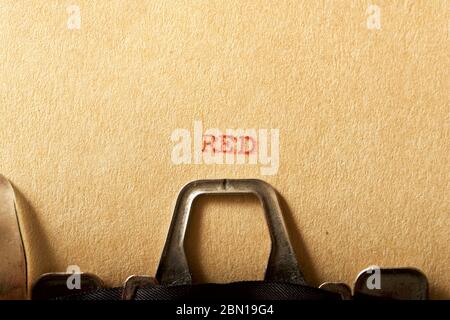 Parola rossa scritta su un documento. Foto Stock