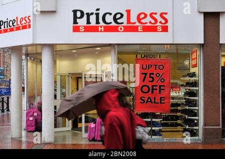 Vendita negozio di scarpe senza prezzo lettura gennaio 2009 UK Foto Stock