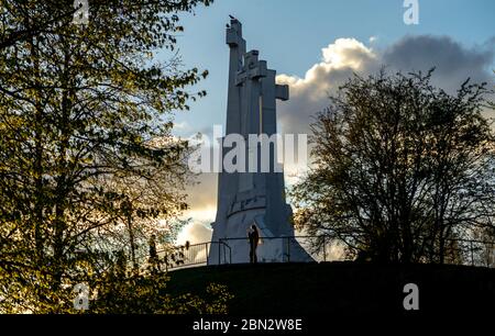 27 Aprile 2018 Vilnius, Lituania. Tre Croci Monumento sotto forma di tre croci bianche in cemento. Foto Stock