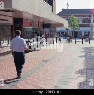 1997, negozi nel centro di Cannock Town, West Midland, Inghilterra, Regno Unito Foto Stock