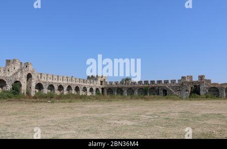 Fortezza di Bashtova in Albania castello di campagna kavaje shkumbin Foto Stock