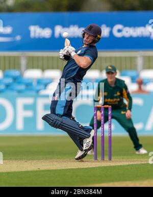Tom Wood evita un rimbalzo mentre batte per Derbyshire 2 ° XI contro Nottinghamshire in un One Day Trophy Match 1 maggio 2019 Foto Stock