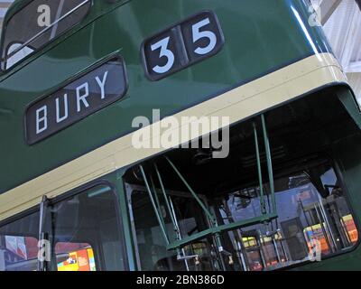 Green and Cream livrea bus di Salford Corporation trasporti - Metropolitan Cammell / Leyland Titan PD2 281 , JRJ281E, Bury autobus a due piani, 1967 Foto Stock