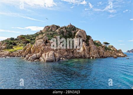 Isolotto di Ogliastra, Sardegna, Italia - un piccolo arcipelago con tre rocce granitiche porfido, tipico del mare di Ogliastra, di cui una è più grande e Foto Stock