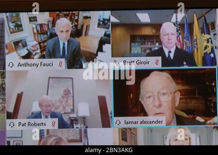 Washington, Stati Uniti. 12 maggio 2020. Il Presidente Lamar Alexander, R, TN, parla durante l'audizione virtuale del Comitato di Salute, Istruzione, lavoro e Pensioni del Senato a Capitol Hill martedì 12 maggio 2020 a Washington, DC. La commissione sta ascoltando le testimonianze dei membri della task force della Casa Bianca Coronavirus su come riaprire il paese in modo sicuro. Alexander ed i testimoni sono tutti in auto-quarantena poiché sono stati esposti al virus. Foto Stock