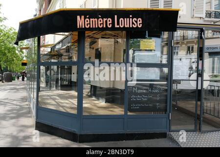 Caffè e ristoranti vuoti a parigi Foto Stock