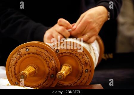 Beth Yaakov Sinagoga. Torah scorre. Ginevra. Svizzera. Foto Stock