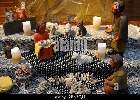 Presepe nella chiesa di San Francesco d'Assisi, Vanves, Francia. Foto Stock