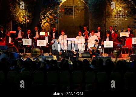 Festa della cultura Sufi a Fes, Marocco. Orchestra al Shushtari, Curro Pinana e musicisti di flamenco. Foto Stock