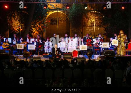 Festa della cultura Sufi a Fes, Marocco. Orchestra al Shushtari, Curro Pinana & Francoise Atlan. Foto Stock