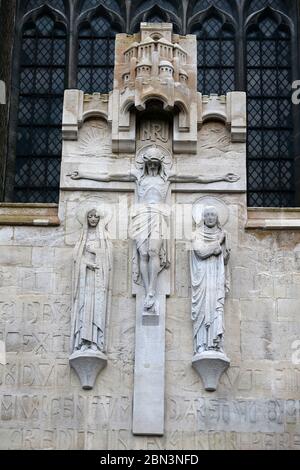 Chiesa parrocchiale di Sant'Agostino di Canterbury, Archway Road, Londra, Regno Unito rilievi. Foto Stock