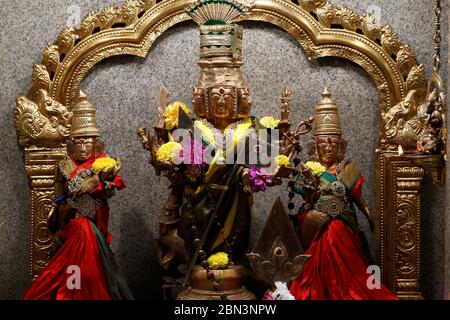 Murthis (statue di dei) nel tempio di Highgate Hill Murugan, Londra, Regno Unito Foto Stock