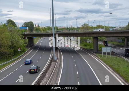 Glasgow, Scozia, Regno Unito. 12 maggio 2020. Traffico leggero sull'autostrada M8. Credit: SKULLY/Alamy Live News Foto Stock