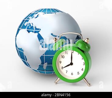 Concetto di fusi orari mondiali. Orologio verde e mondo globo su sfondo bianco, collage Foto Stock