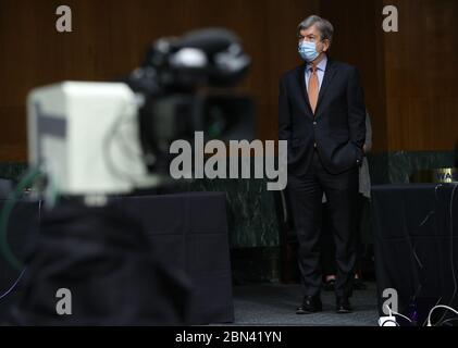 Il senatore statunitense Roy Blunt (repubblicano del Missouri) partecipa a un'audizione del Comitato per la Salute, l'Istruzione, il lavoro e le pensioni del Senato statunitense su Capitol Hill il 12 maggio 2020 a Washington, DC. La commissione sta ascoltando le testimonianze dei membri della task force della Casa Bianca Coronavirus su come aprire il paese in modo sicuro e riportare l'America al lavoro e alla scuola. Credito: Vincete McNamee/Pool tramite CNP /MediaPunch Foto Stock