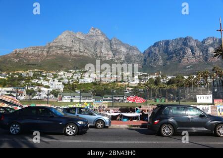 Città del Capo, Sud Africa – 15 novembre 2018 l'atmosfera della gente a Camps Bay è la popolare destinazione turistica a Città del Capo, Sud Africa Foto Stock