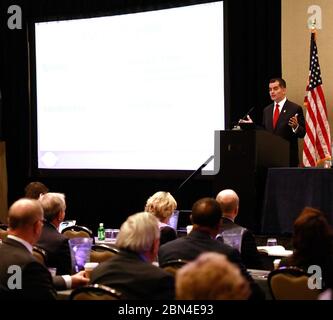 Robert E. Perez, Vice Commissario responsabile per le dogane e la protezione delle frontiere degli Stati Uniti (CBP) parla ai membri chiave della National Customs Brokers and Forwarders Association of America (NCBFAA) che ha partecipato all'incontro annuale presso l'Hyatt Regency, Washington D.C. il 24 settembre 2018. Protezione doganale e dei boarder degli Stati Uniti Foto Stock