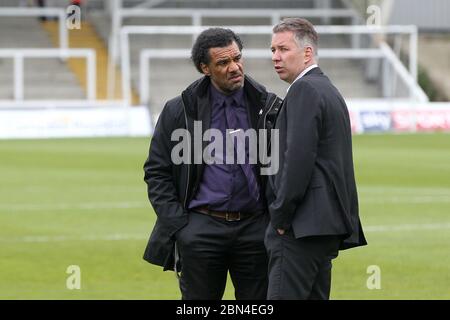 HARTLEPOOL, INGHILTERRA - TV Pundit Don Goodman e il manager di Doncaster Rover Darren Ferguson prima della partita SKY Bet League 2 tra Hartlepool United e Doncaster Rovers a Victoria Park, Hartlepool sabato 6 maggio 2017 (Credit: Mark Fletcher | MI News) Foto Stock