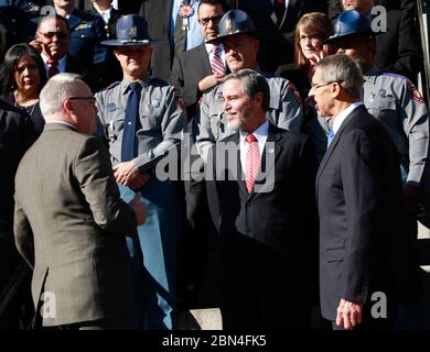 Lo United States Interdiction Coordinator (USIC) onora ogni anno risultati eccezionali negli sforzi di interdizione tra agenzie. Nel 2018, i premi di varie agenzie, tra cui la Guardia Costiera degli Stati Uniti e la Joint Interagency Task Force West, sono stati riconosciuti per il loro lavoro nell'interdizione della droga e del traffico di esseri umani. Foto Stock