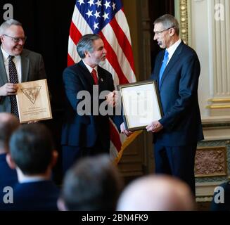 Lo United States Interdiction Coordinator (USIC) onora ogni anno prestazioni eccezionali nel lavoro di interdizione, riconoscendo i premi di varie agenzie statunitensi, tra cui la Guardia Costiera Cutter James e la Task Force West. Foto Stock