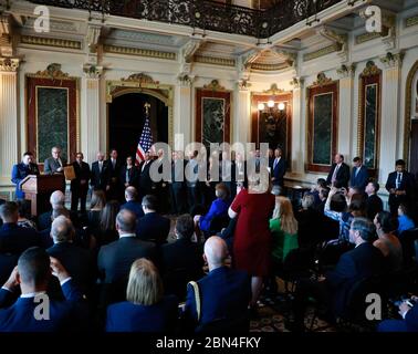 Lo United States Interdiction Coordinator (USIC) ha riconosciuto prestazioni eccezionali nel 2018 da più unità, tra cui la U.S. Coast Guard Cutter James (WMSL 754), la Joint Interagency Task Force e varie operazioni di interdizione negli Stati Uniti e all'estero. Foto Stock