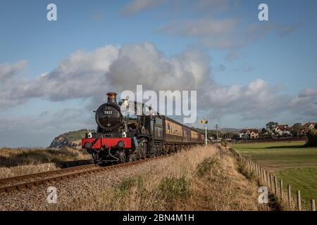 BR 'manor' 4-6-0 No. 7822 'Foxcote Manor' parte da Blue Anchor sulla West Somerset Railway durante il loro gala a vapore d'autunno Foto Stock