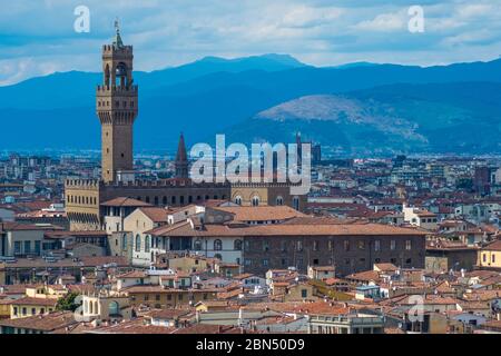Firenze, Italia - 16 agosto 2019: Veduta dello skyline di Firenze con Palazzo Vecchio e il paesaggio della Toscana Foto Stock