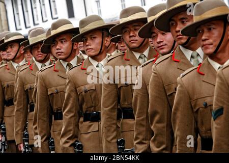 Brecon, Powys, Galles, Gurkha Freedom Parade, 28 luglio 2013. La linea di soldati di Gurkha durante la Freedom Parade. ©PRWFotografia Foto Stock