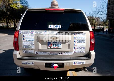 Austin Texas USA, marzo 3 2012: Adesivi paraurti su un veicolo nella parata Texas Independence Day mostra che il proprietario è un membro orgoglioso delle Figlie della Repubblica del Texas e un Texan di 19th generazione. ©Bob Daemmrich Foto Stock
