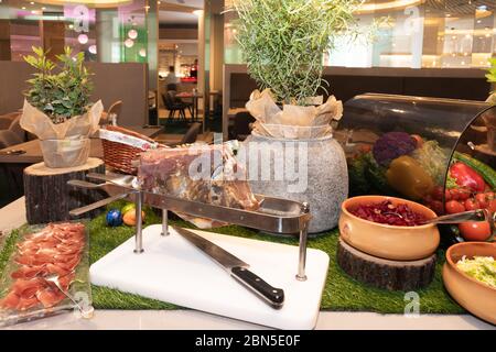 Ristorazione buffet Ristorazione Ristorazione Party Sharing Concept, brunch pasquale a buffet in hotel o in evento Foto Stock