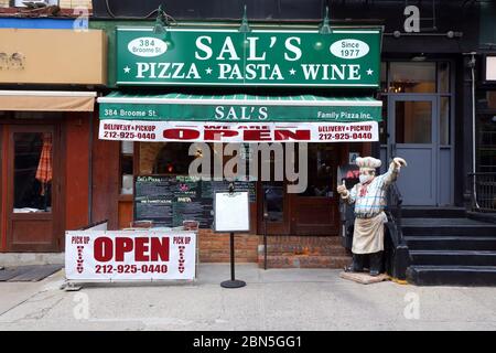 SALa's Little Italy, 384 Broome Street, New York, NYC foto di un ristorante italiano nel quartiere Little Italy di Manhattan. Foto Stock