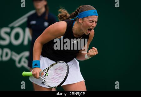 Jelena Ostapenko di Lettonia in azione durante il suo secondo round al torneo di tennis Nature Valley International WTA Premier 2019 Foto Stock