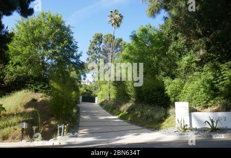 Beverly Hills, California, USA 12 maggio 2020 una visione generale dell'atmosfera dell'ex casa di Dean Martin a 2002 Loma Vista Drive a Trousdale Estates il 12 maggio 2020 a Beverly Hills, California, Stati Uniti. Foto di Barry King/Alamy Stock Foto Foto Stock