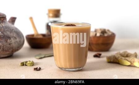 Masala chai tradizionale tè indiano Foto Stock