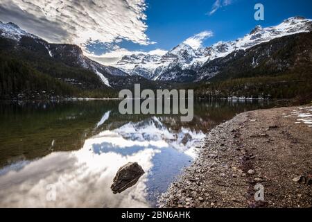 Tramonto sul lago di Tovel in autunno, Ville D'Anaunia, Val di non, Dolomiti di Brenta, Trento, Trentino Alto Adige, Italia, Sud Europa Foto Stock