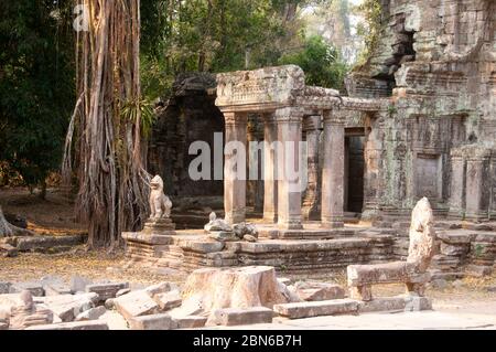 Cambogia: Parte dell'entrata orientale a Preah Khan, Angkor. Preah Khan (Tempio della Sacra Spada) fu costruito alla fine del XII secolo (1191) da Ja Foto Stock