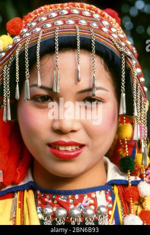 Birmania / Myanmar: Donna di Lisu in costume tradizionale, Manhkring, Myitkyina, Kachin Stato. Il popolo Lisu (Lìsù zú) è un gruppo etnico Tibeto-Burman wh Foto Stock
