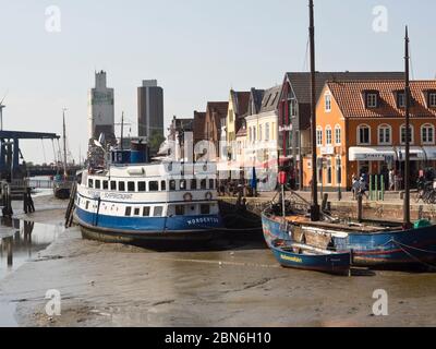 Il porto nella idilliaca città di Husum Schleswig-Holstein, Germania Foto Stock