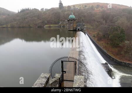 La diga di Pen y Garreg nella valle di Elan Foto Stock