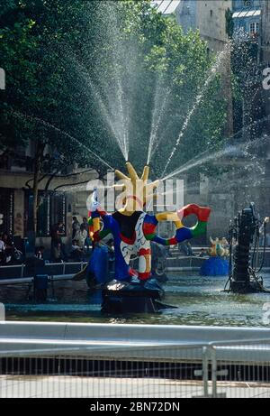 Fontana Stravinsky, con sculture di Niki De Saint Phalle, Parigi, Francia. Foto Stock