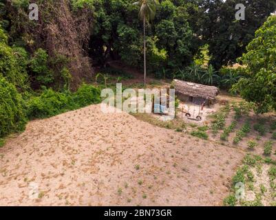 Tradizionale base Africano Farmers Hut. Veduta aerea dell'Isola di Pemba, Zanzibar. Tanzania. Africa Foto Stock